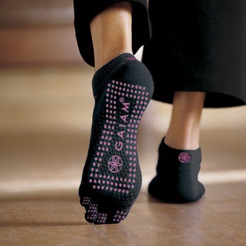 Gaiam All Grip Yoga Socks Pink Dots, Medium/Large (018713571274) Small/Medium: W...