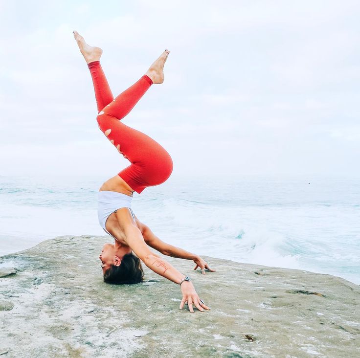 Aubry Wordehoff is balanced in her Alo Yoga High Waist Ripped Warrior Legging #a...