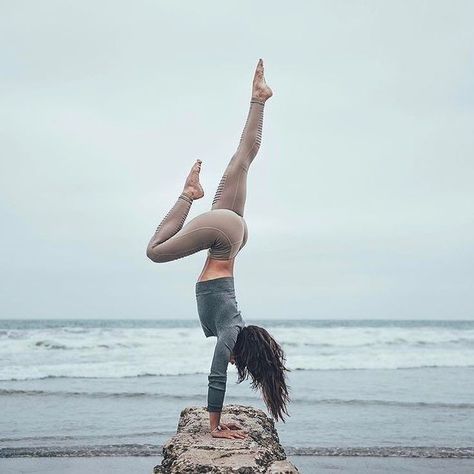 handstand | yoga