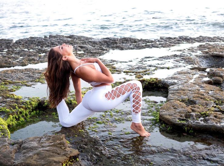 Aubry Wiltcher looks angelic in the #AloYoga Interlace Legging #yoga #inspiratio...