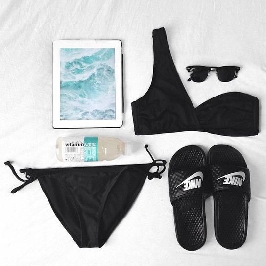 3 Cool Fashion Flat Lay Photos from Instagram | StyleCaster
