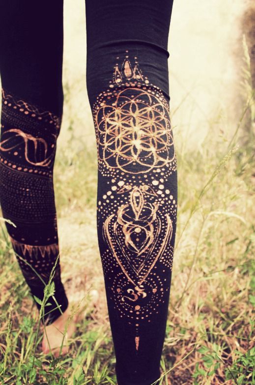 Use a bleach pen to add your own designs to leggings!!!! How have I not thought ...