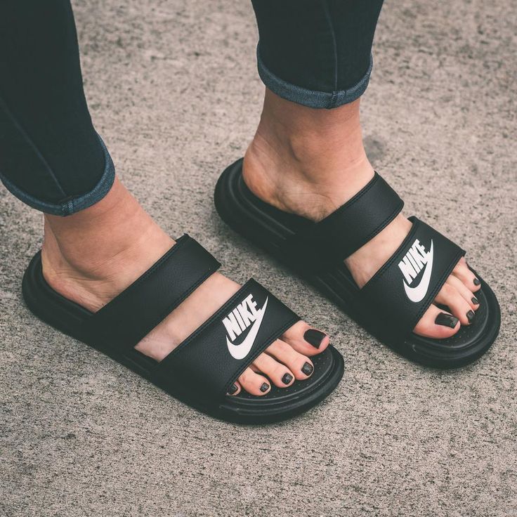 PRODUCT DETAILS Get a lightweight, secure fit with these women's Nike slide ...