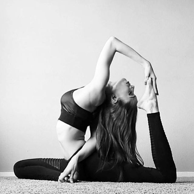 Alo Yoga Moto Legging #yoga #yogainspiration