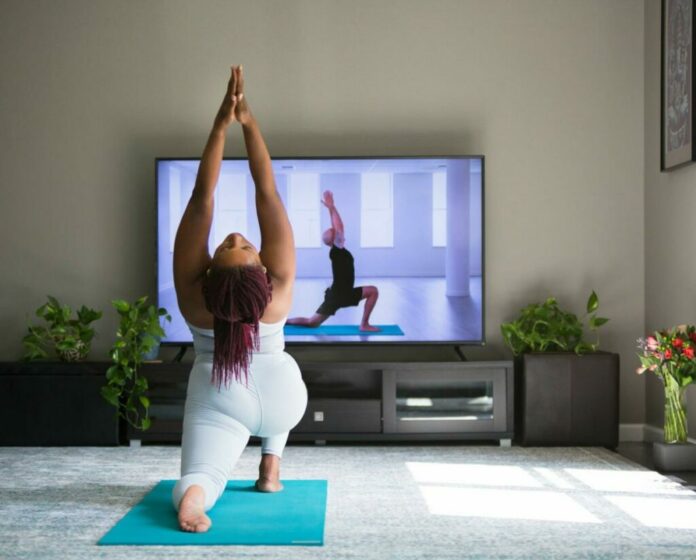 How does an online yoga class work?