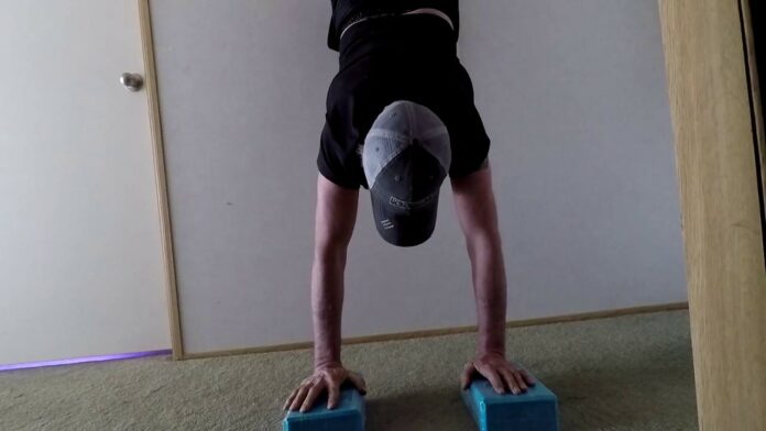 How do you do a handstand block?