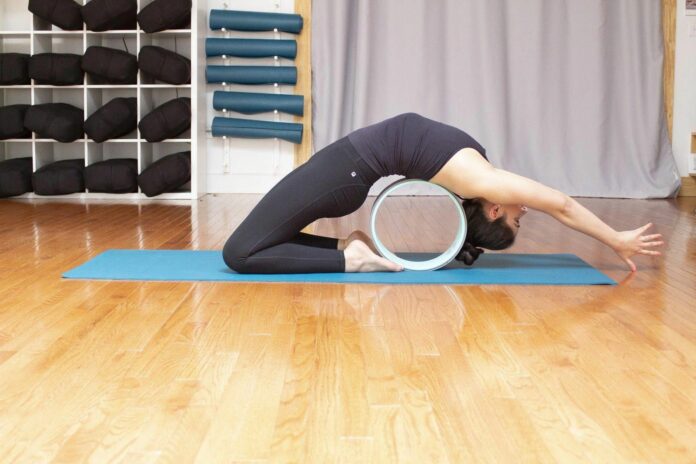 What are the benefits of a yoga wheel?