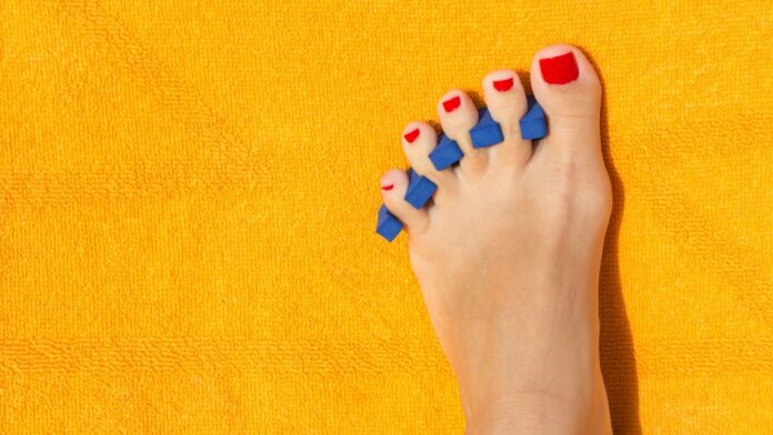 How can I straighten my toes naturally?