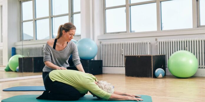 Who is a yoga therapist?