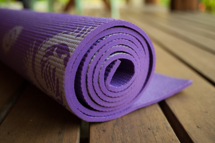 Can you clean yoga mat with vinegar?