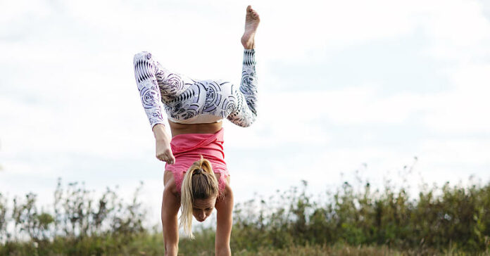 What are the disadvantages of handstand?