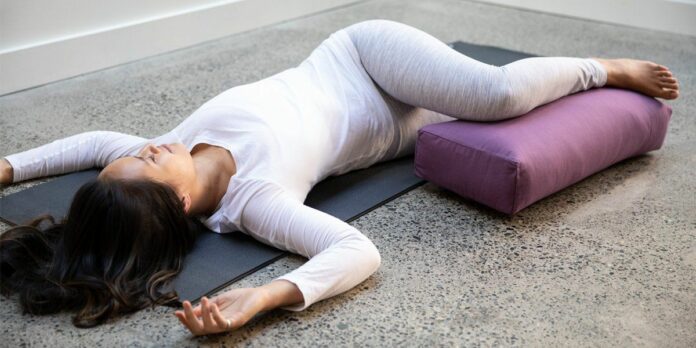 Is round or rectangular yoga bolster better?