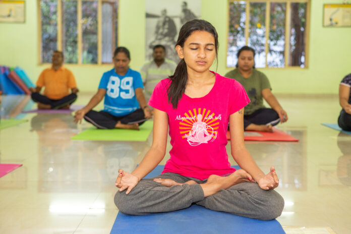 How much does a yoga instructor make in India?