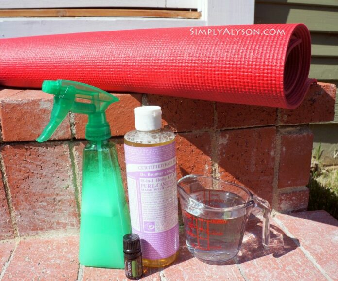 Can I use vinegar to clean my yoga mat?