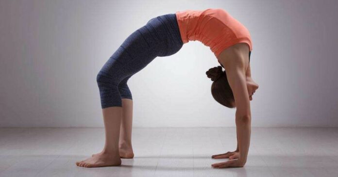 What are the advantages and disadvantages of Chakrasana?