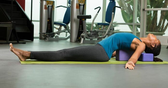 How do yoga blocks help lower back pain?