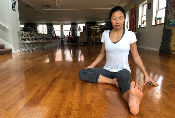 What yoga poses are good for knees?