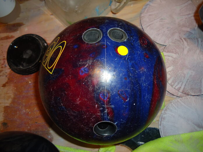 What pound ball do pro bowlers use?