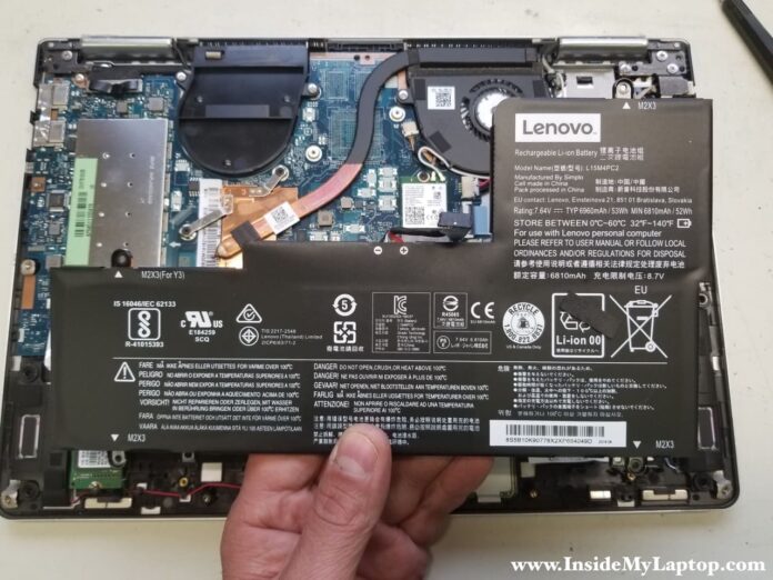 How do I remove the battery from my Lenovo Yoga 720?